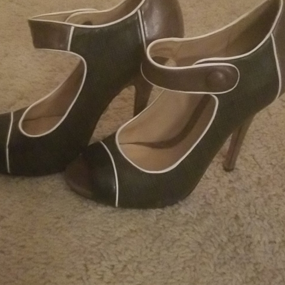 L.A.M.B heal. I don't have the original box. - Picture 2 of 3